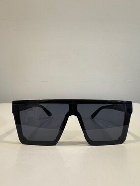 Black Oversized Shield Sunglasses - Modern Flat Top Design